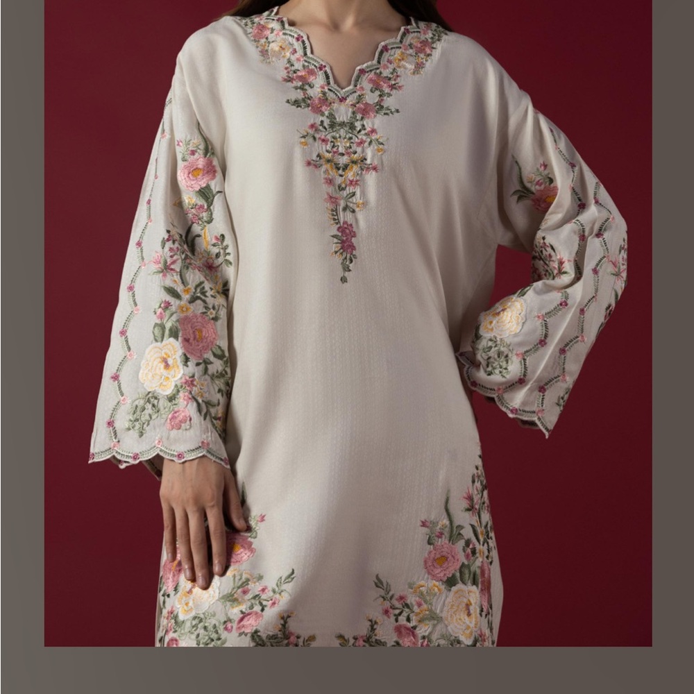 Elegant Floral Cream Kurta Set 2 piece